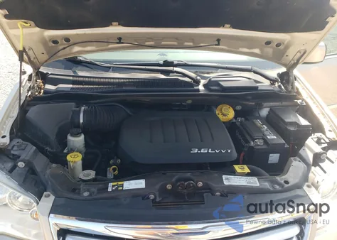 2015 Chrysler Town & Country Touring from USA, damaged, VIN 2C4RC1BG5FR629878